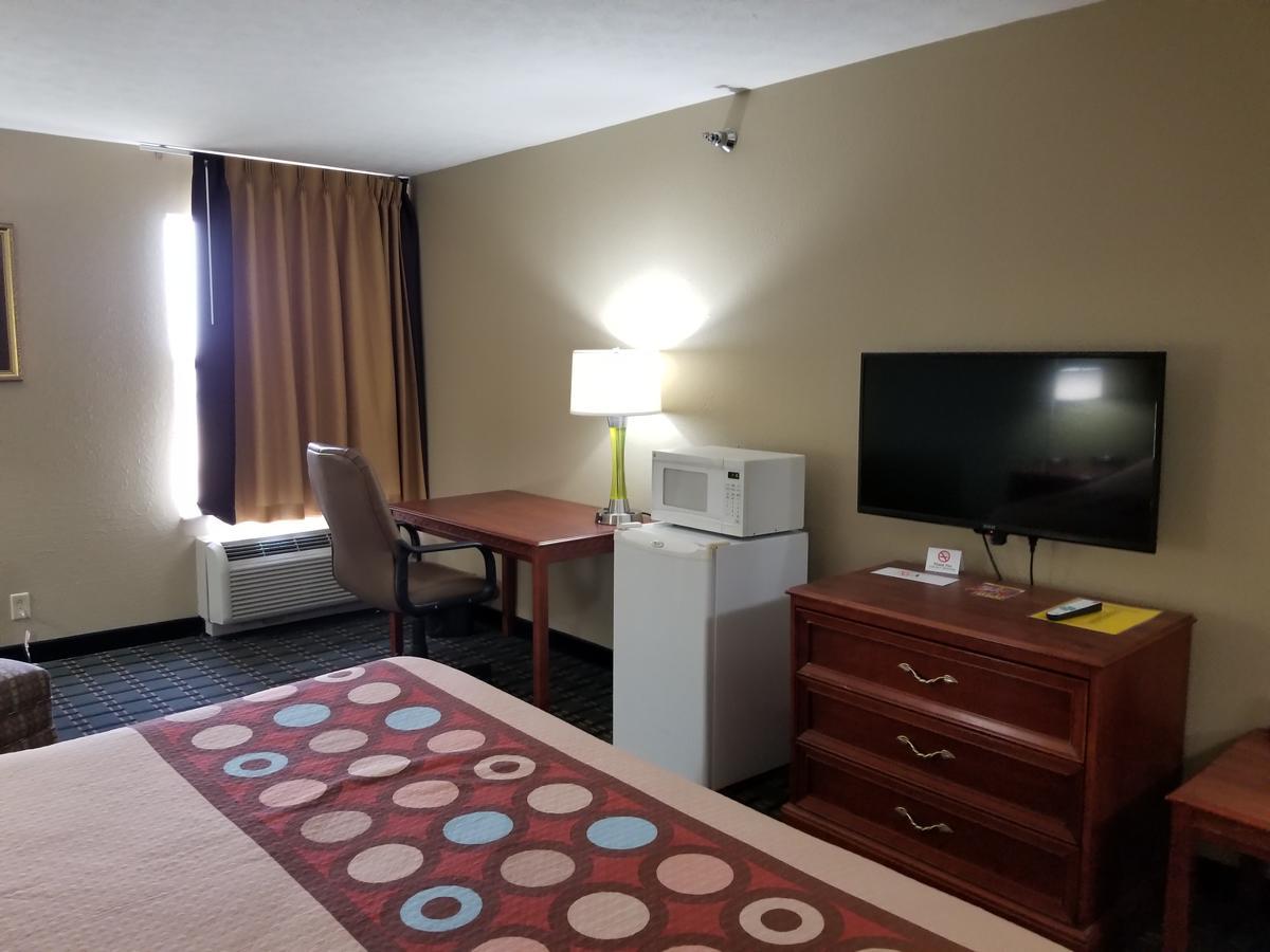 Готель Super 8 By Wyndham Bellefontaine Номер фото